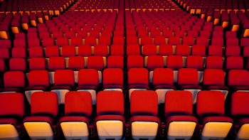 เผยตำแหน่งที่นั่งในโรงหนัง ที่ให้เสียงดีสุดคือจุดไหน ?