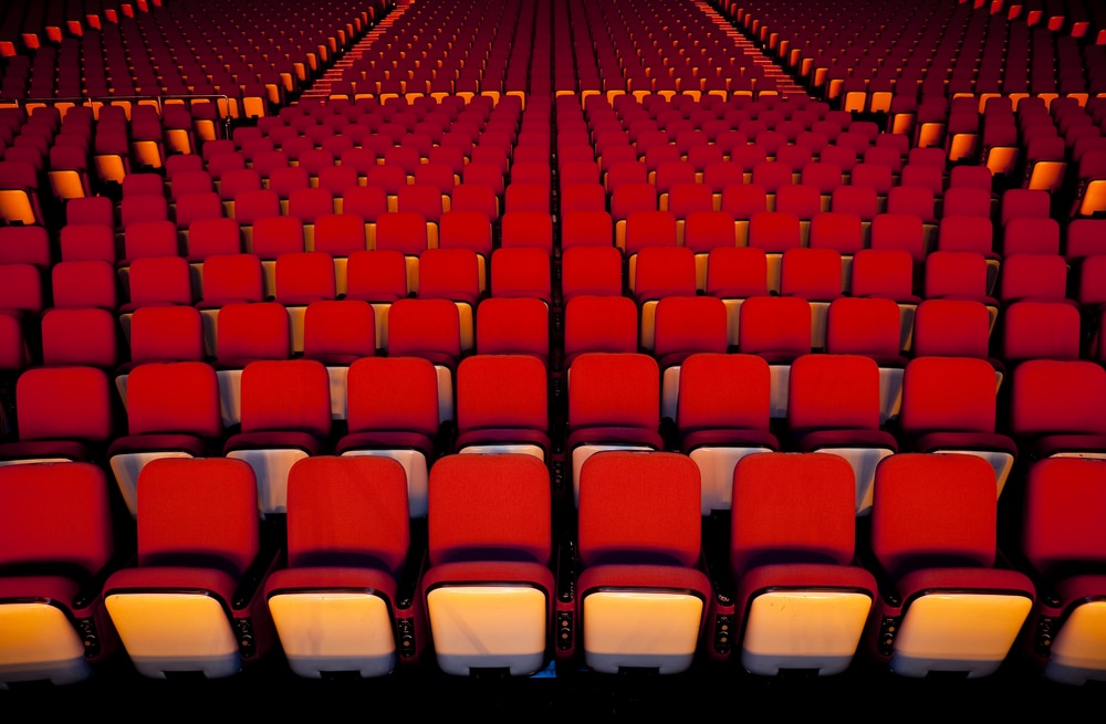 เผยตำแหน่งที่นั่งในโรงหนัง ที่ให้เสียงดีสุดคือจุดไหน ?