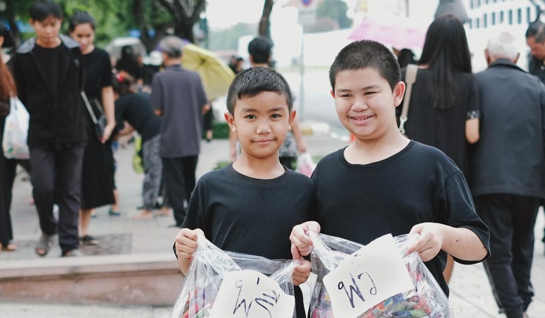 เสียงจากประชาชนบริเวณพระบรมมหาราชวัง ในช่วงลงนามถวายความอาลัย