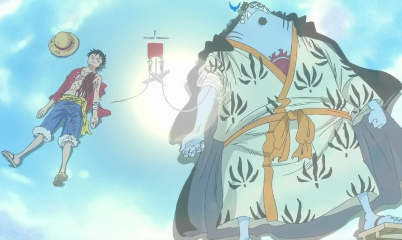 jinbe_donates_blood_to_luffy