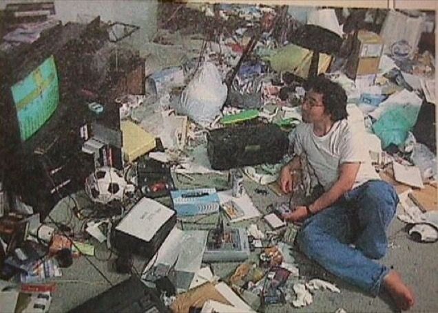 mangaka-desk-togashi-yoshihiro