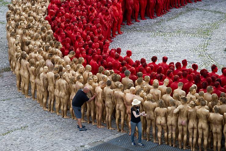 Spencer-Tunicks-installation-at-Max-Joseph-Platz-in-Munich-1