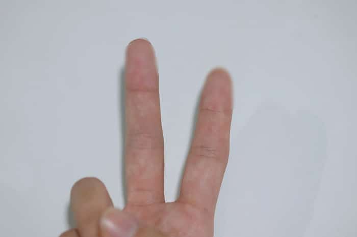 researchers-warn-fingerprint-theft-peace-sign-2