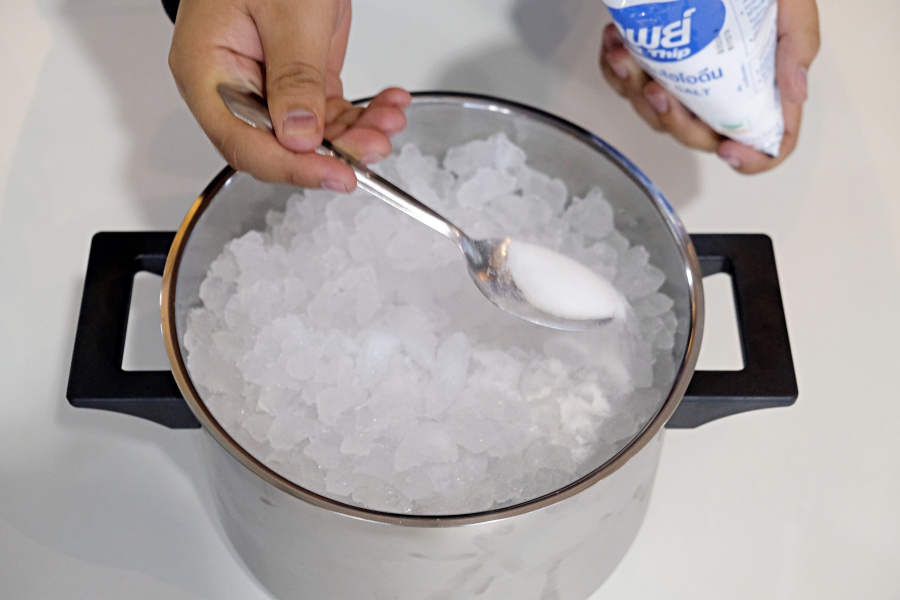 How-to-Chill-coke-Quickly-12