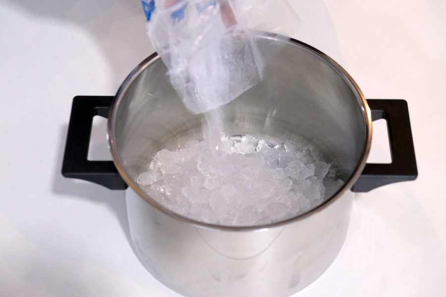 How-to-Chill-coke-Quickly-4