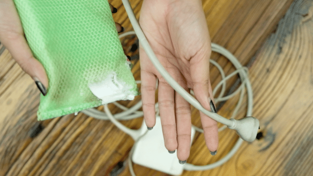 how-to-cleaning-cable-earpods-Screen Shot 2560-05-04 at 4.15.10 PM