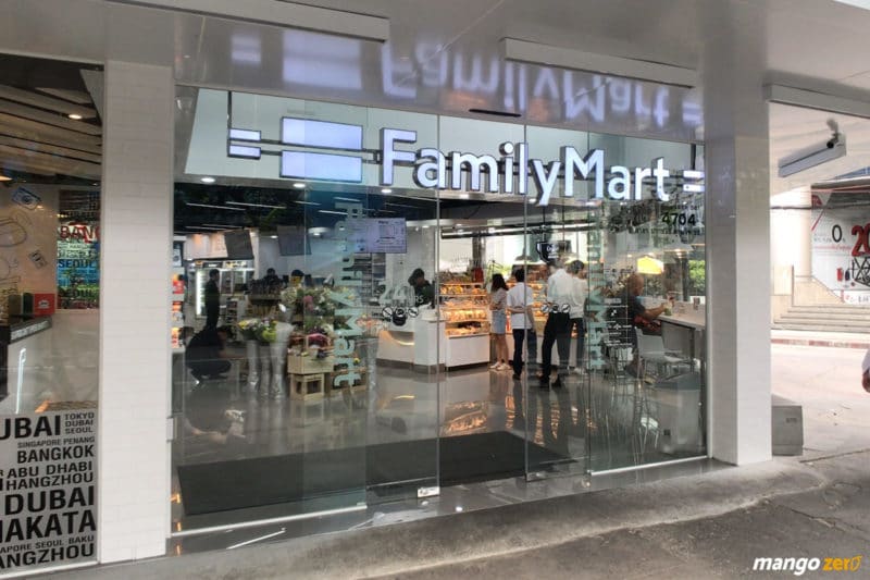 review-family-mart-sukhumvit-33-front