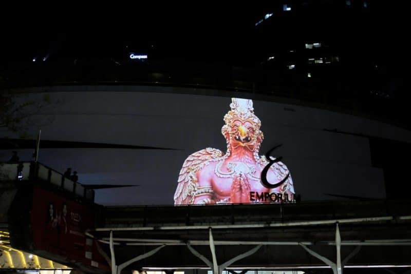 tribute-to-the-beloved-king-bhumibol-adulyadej-at-the-emquartier-25