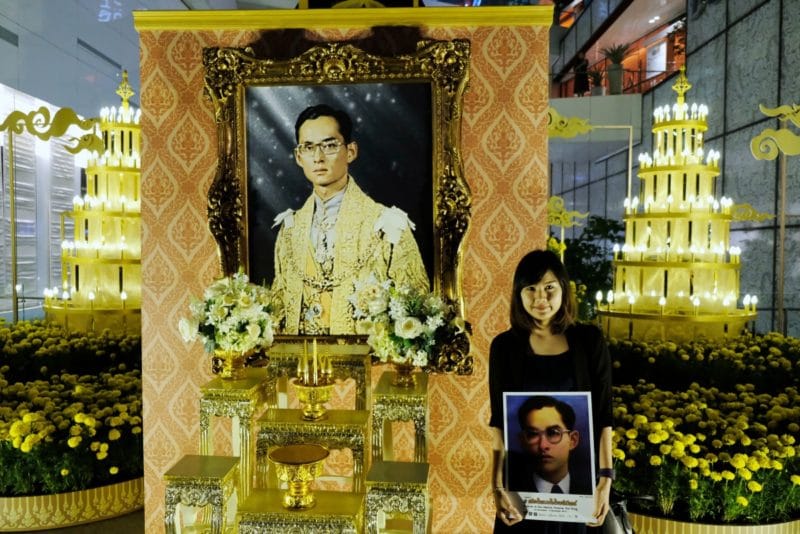 tribute-to-the-beloved-king-bhumibol-adulyadej-at-the-emquartier-9