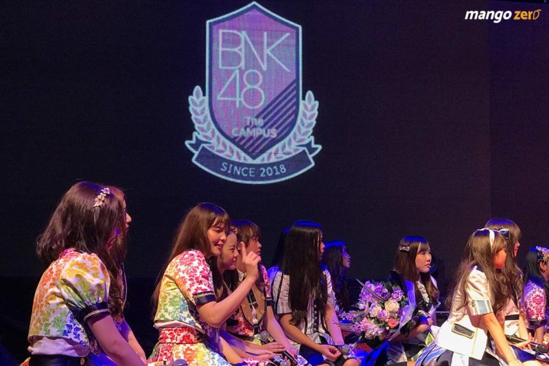 10-moments-bnk48-mini-live-handshake-10