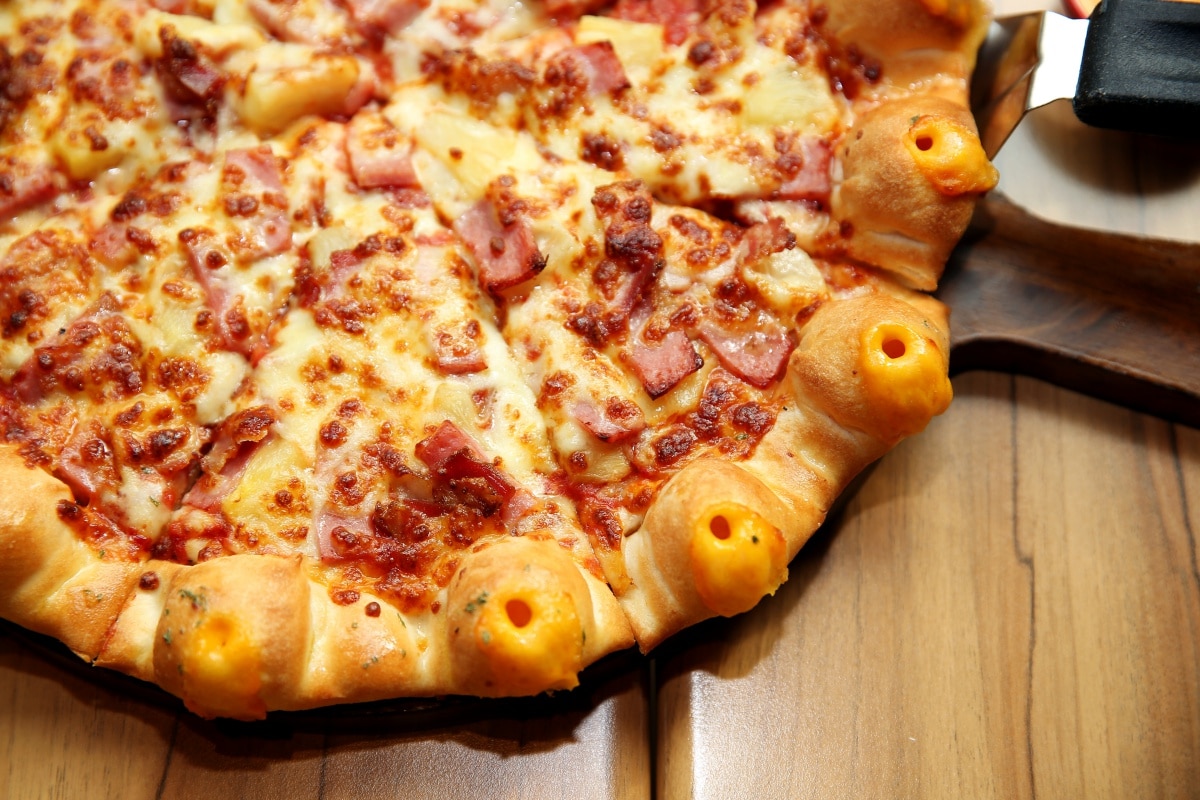 pizza-cheesy-lava-at-the-pizza-company-4
