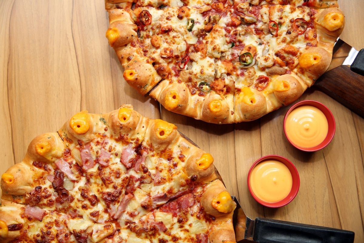 pizza-cheesy-lava-at-the-pizza-company-5