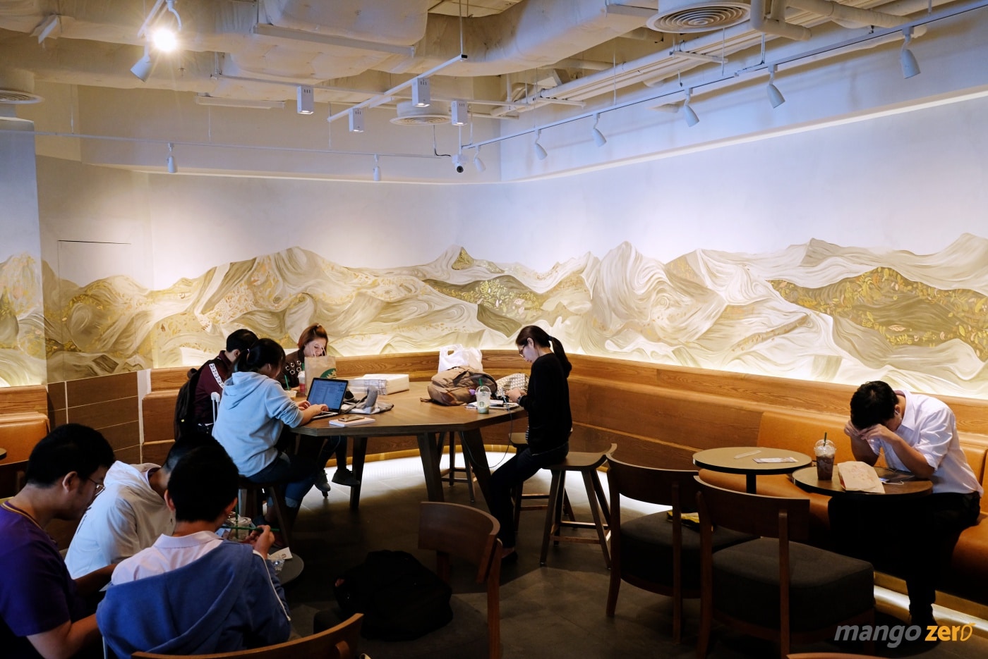 review-the-largest-starbucks-in-thailand-4