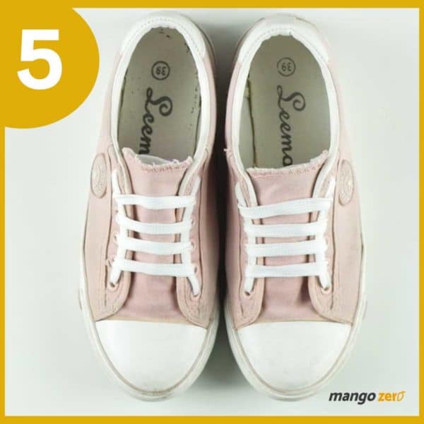 How-to-make-Three-Bows-lace-your-shoes-6